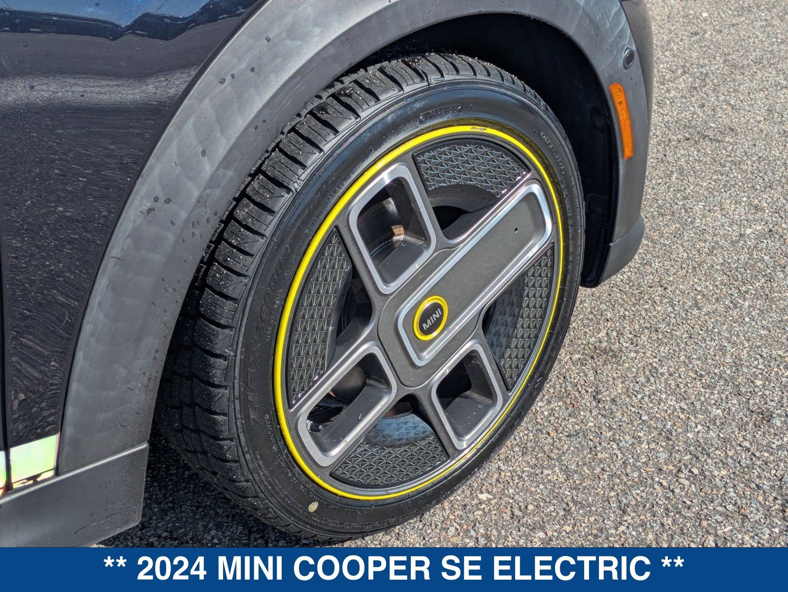 Used 2024 MINI Cooper SE FWD image 13