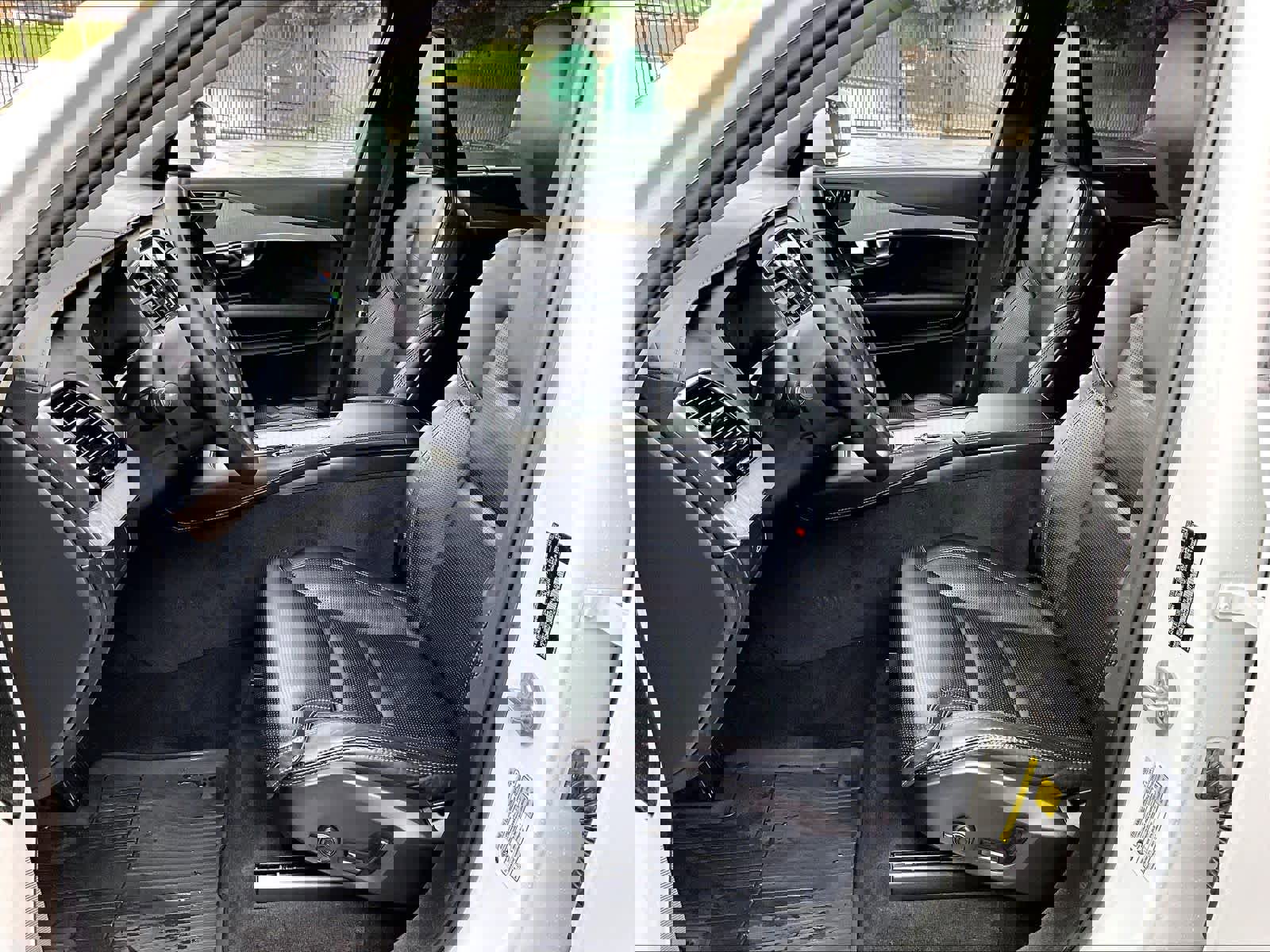 Used 2023 Volvo XC90 B6 Ultimate w/ Protection Package Premier image 27