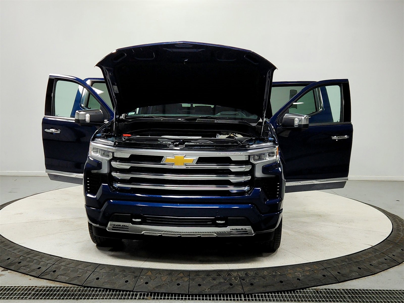 Used 2023 Chevrolet Silverado 1500 High Country w/ Technology Package image 10