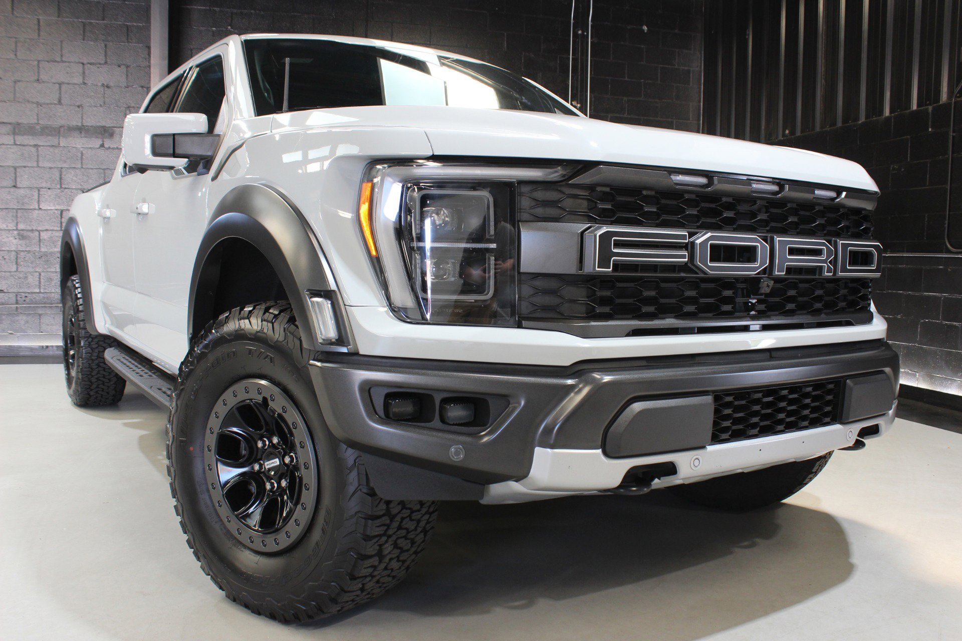 Used 2023 Ford F150 Raptor w/ Raptor Carbon Fiber Package image 9