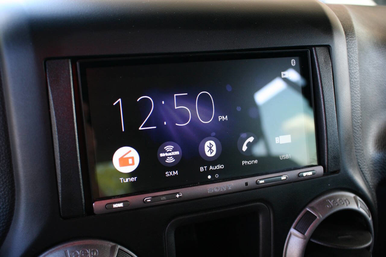 Used 2018 Jeep Wrangler Unlimited Sport w/ Connectivity Group image 17