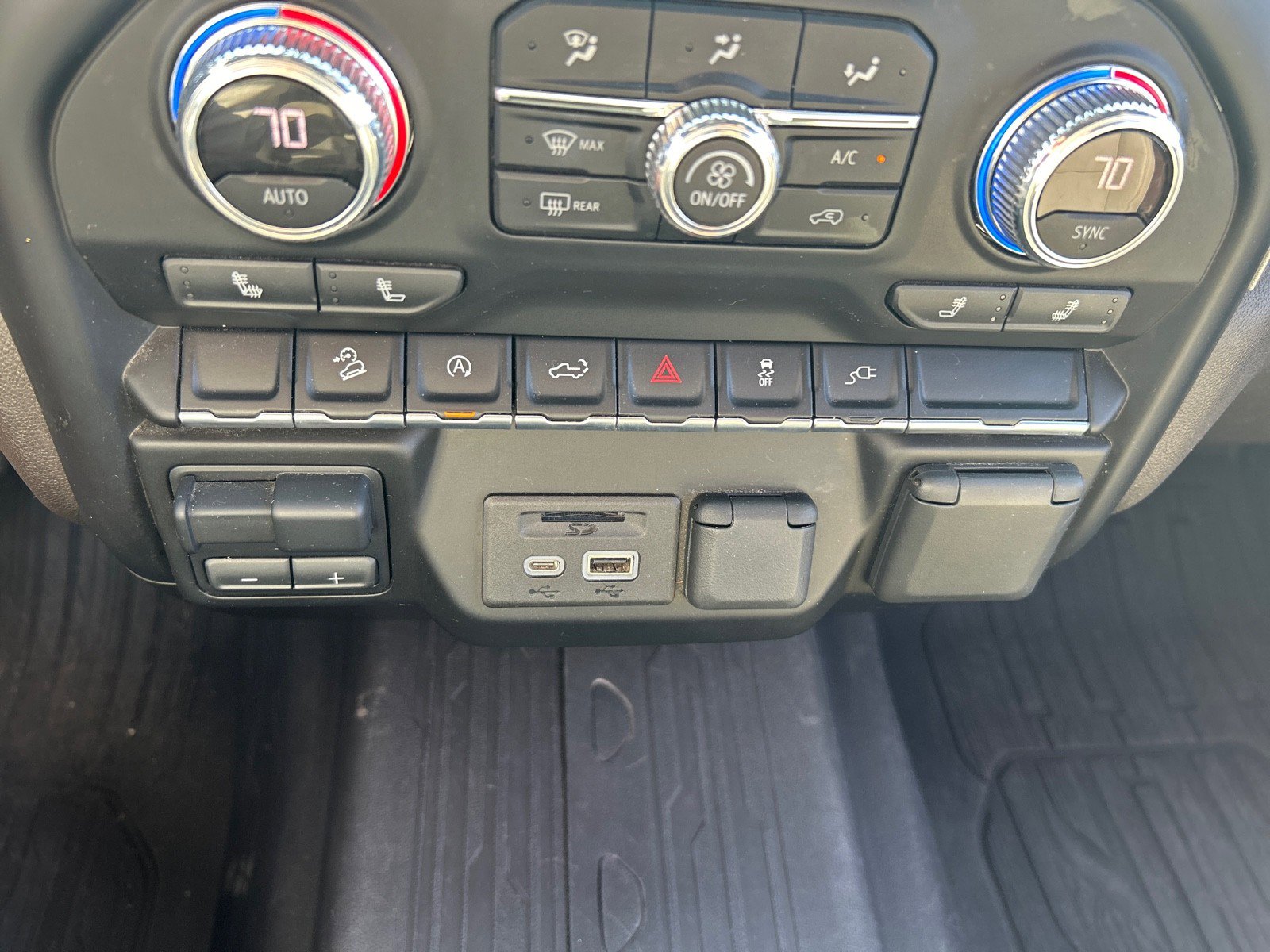 Used 2021 GMC Sierra 1500 SLT AWD/4WD image 16