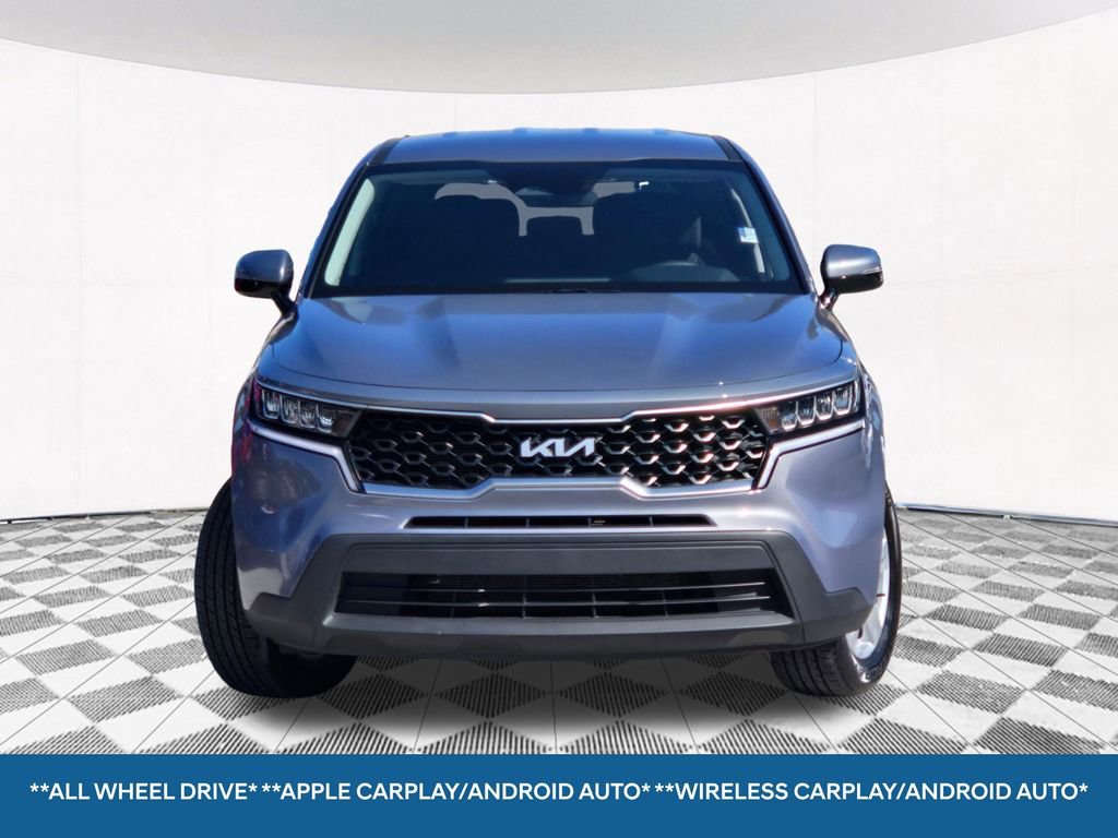 Used 2023 Kia Sorento LX image 2