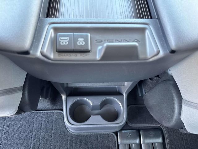 Used 2022 Toyota Sienna LE image 17