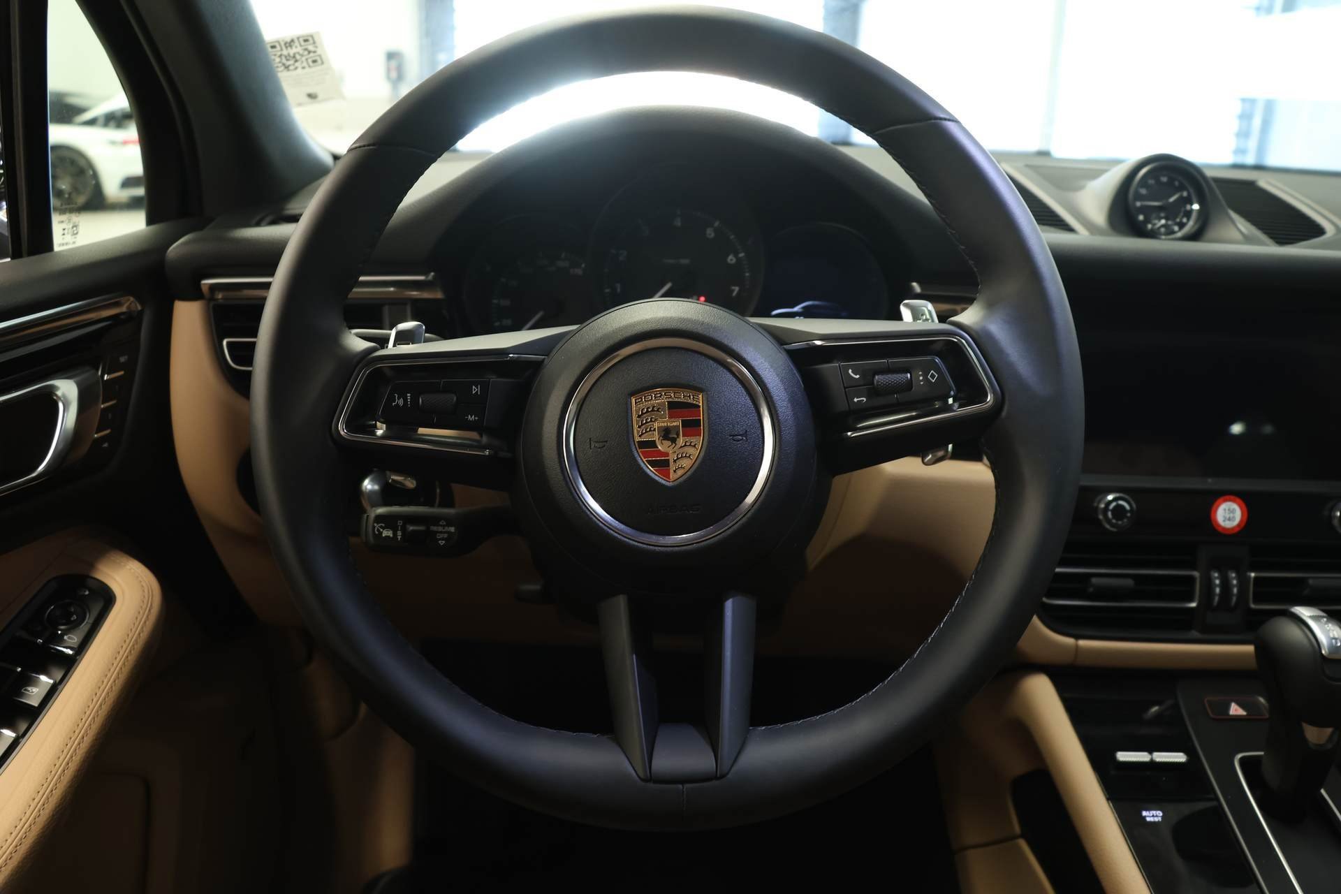 Used 2025 Porsche Macan image 22