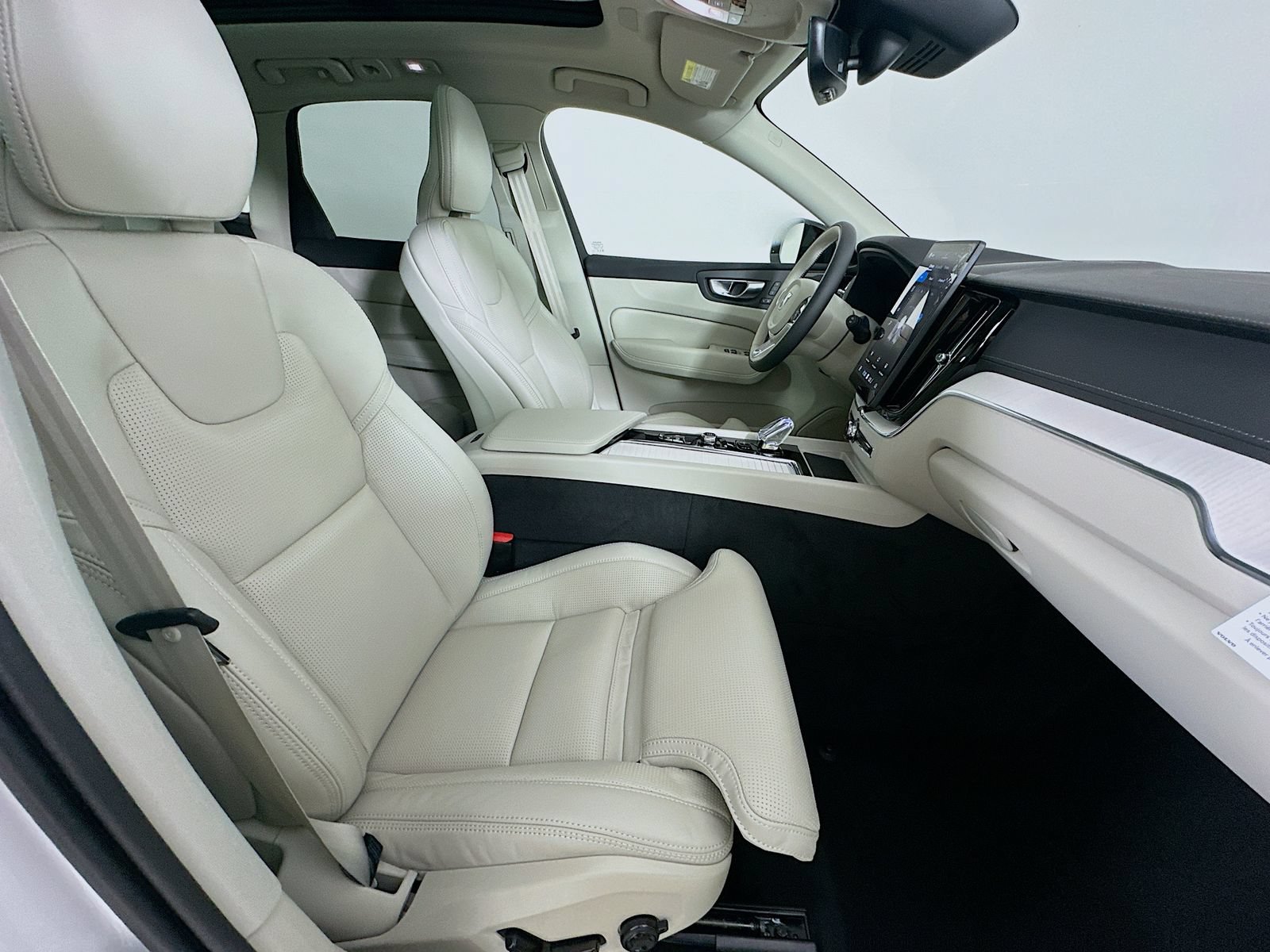 New 2026 Volvo XC60 T8 Ultra w/ Protection Package Premier AWD/4WD image 42