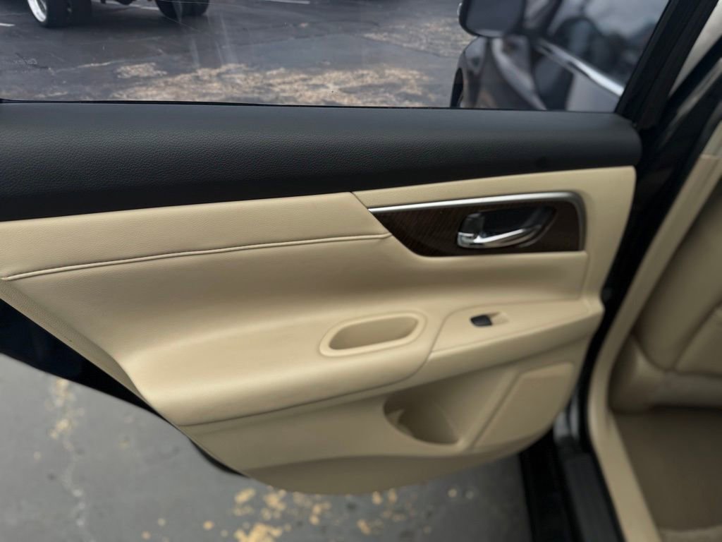 Used 2013 Nissan Altima 3.5 SL image 16