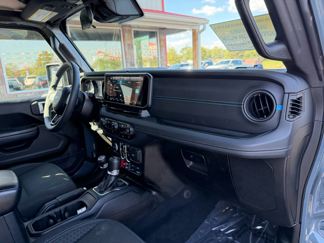 Used 2024 Jeep Wrangler Unlimited Rubicon 4xe image 21