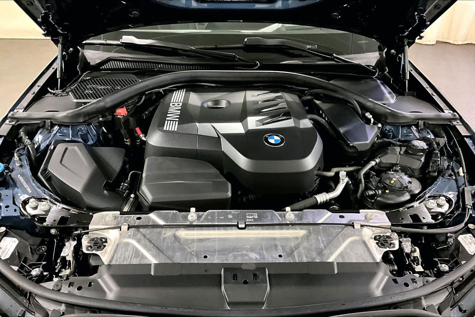 Certified 2025 BMW 330i xDrive Sedan w/ Premium Package AWD/4WD image 29