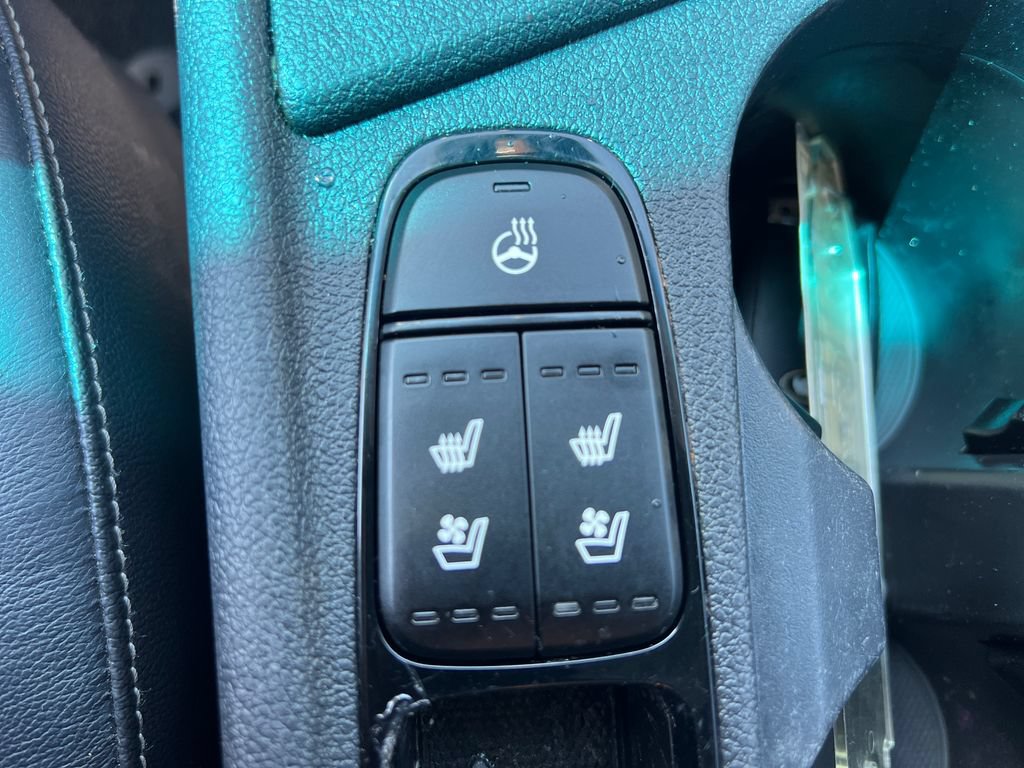 Used 2017 Kia Niro Touring w/ Advanced Technology Package FWD image 21