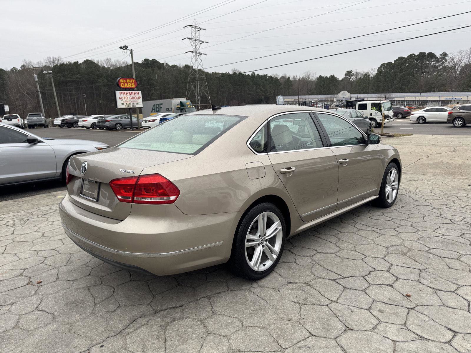 Used 2015 Volkswagen Passat TDI SEL Premium image 10