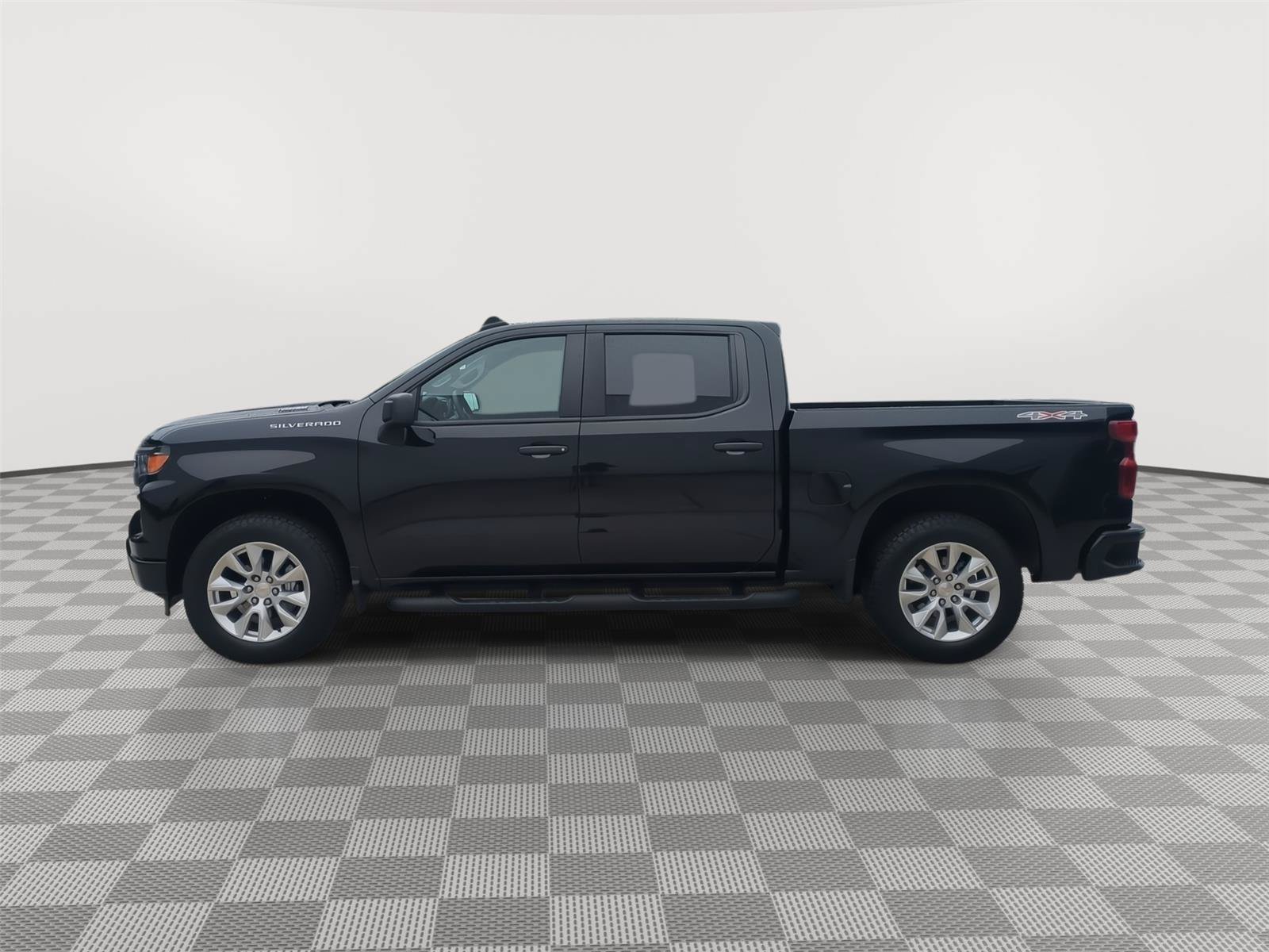 Used 2025 Chevrolet Silverado 1500 Custom AWD/4WD image 2