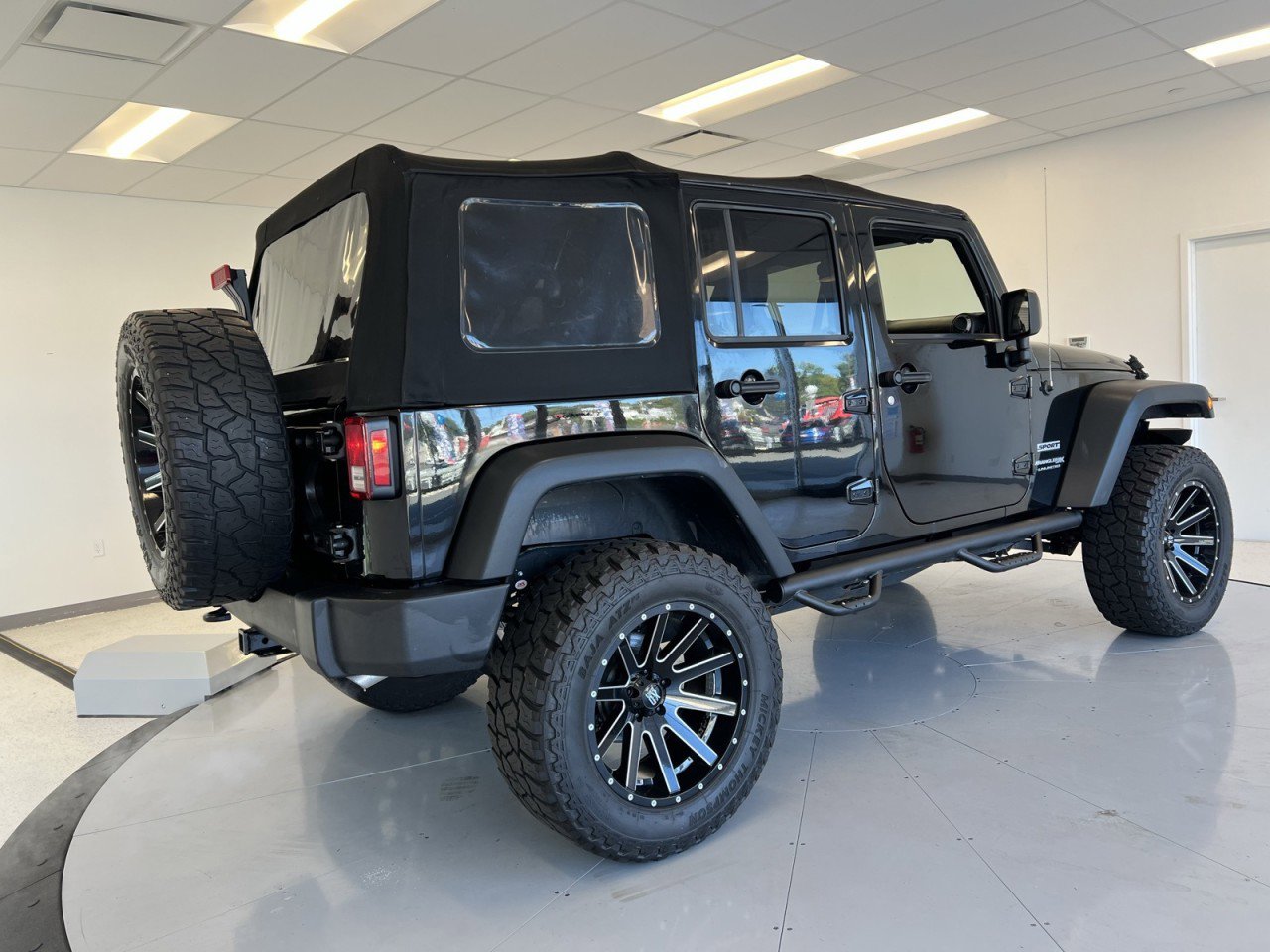 Used 2018 Jeep Wrangler Unlimited Sport S image 45