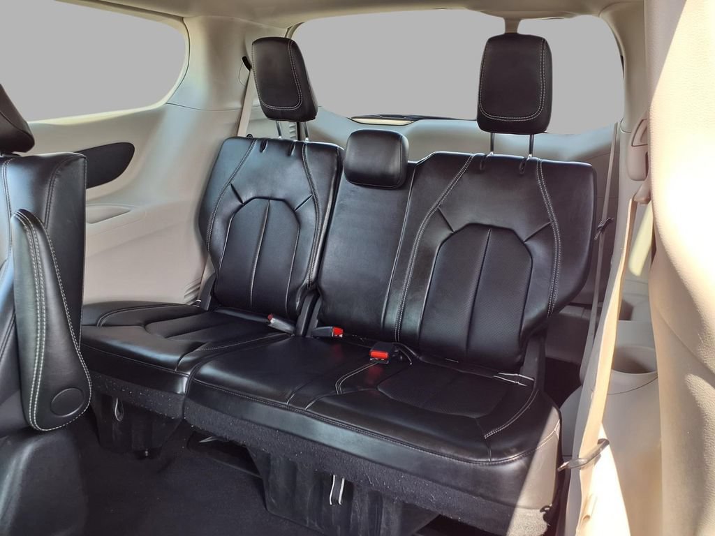 Used 2024 Chrysler Pacifica Limited FWD image 24