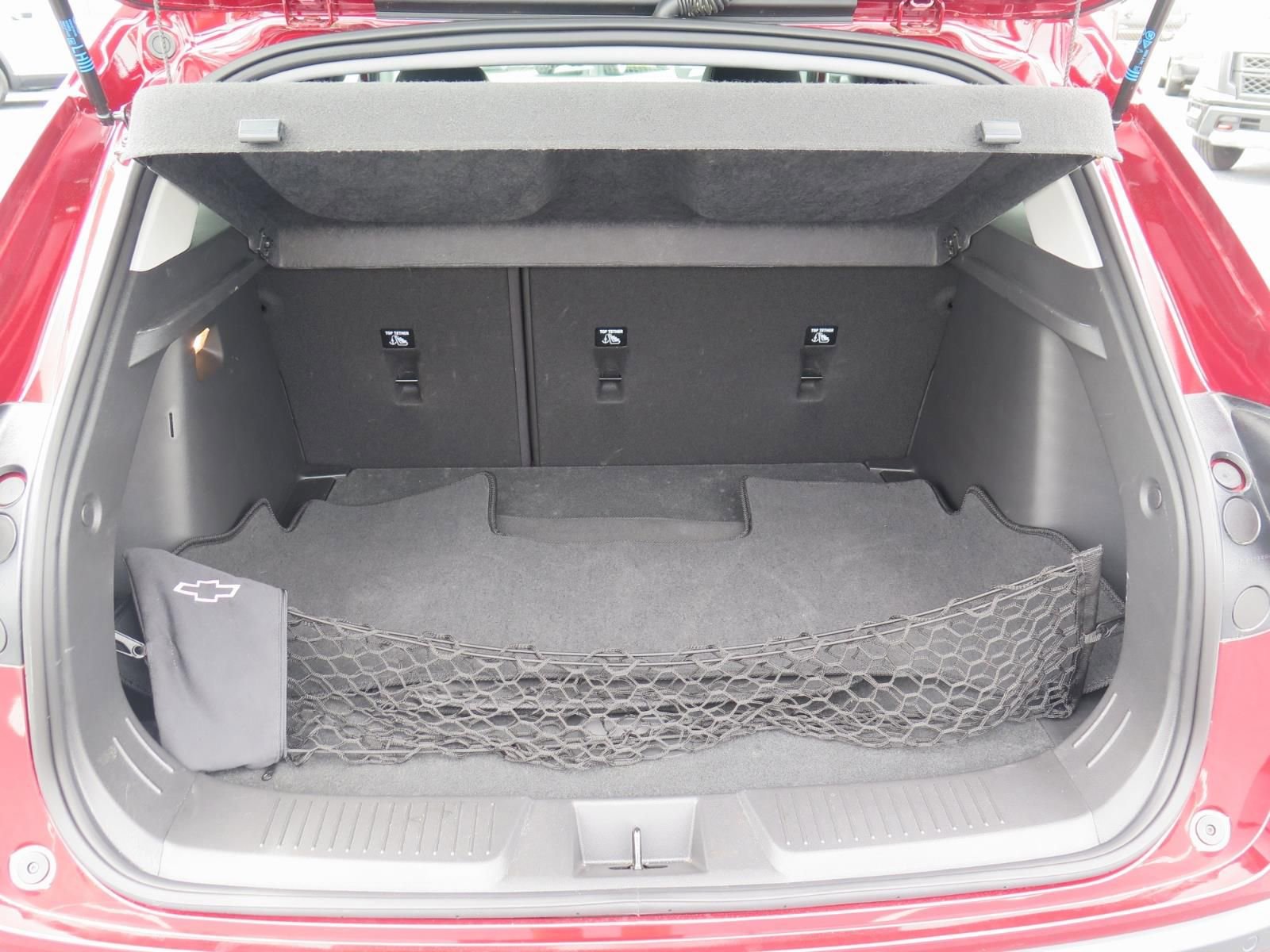 Used 2025 Chevrolet Trax LT w/ Driver Confidence Package image 17