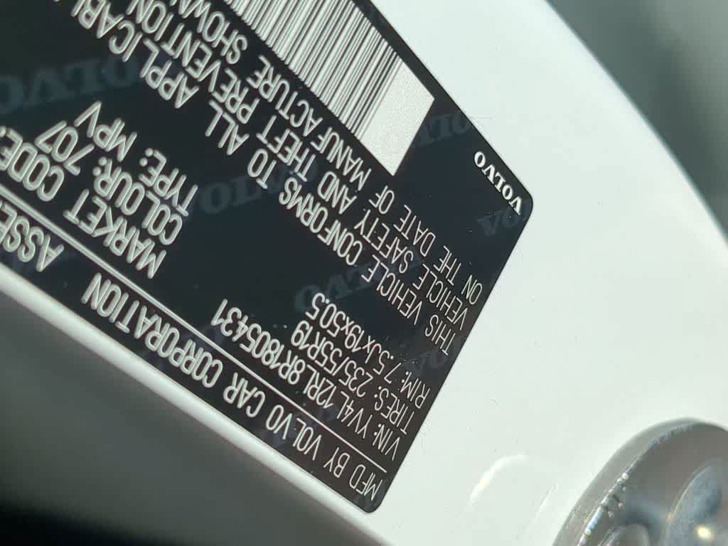 Certified 2024 Volvo XC60 B5 Plus AWD/4WD image 33