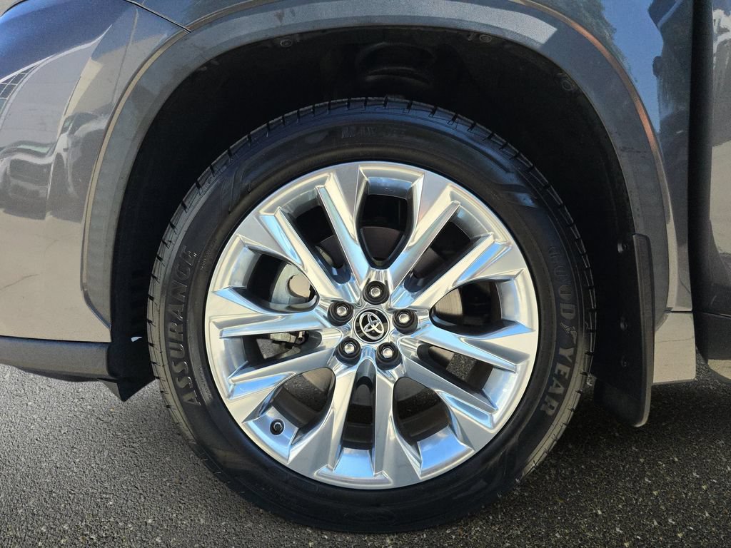 Used 2021 Toyota Highlander Limited FWD image 37