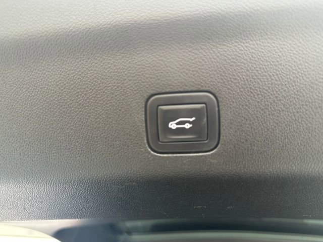 Used 2023 Chevrolet Suburban Z71 image 25