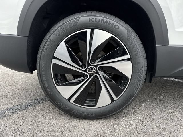 New 2026 Volkswagen Taos SE AWD/4WD image 32
