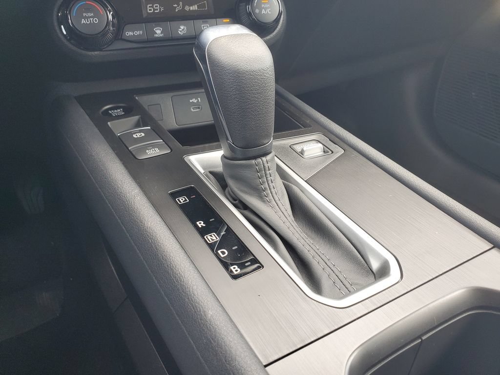 Used 2026 Nissan Kicks SV w/ Charging Package FWD image 18