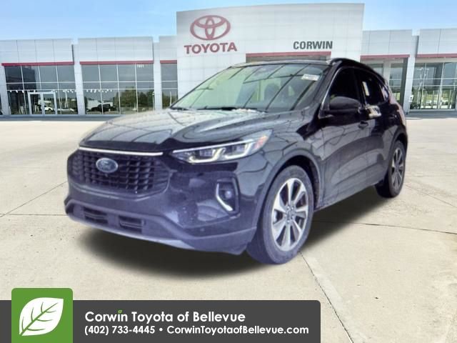 Used 2023 Ford Escape Platinum w/ Premium Technology Package image 1