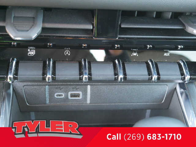 Used 2024 GMC Canyon Elevation w/ Elevation Premium Package AWD/4WD image 28