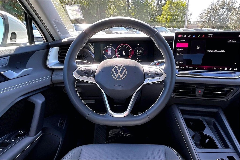 Certified 2025 Volkswagen Tiguan SE image 19