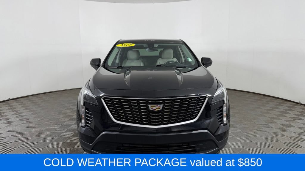 Used 2019 Cadillac XT4 Luxury w/ Cold Weather Package FWD image 2