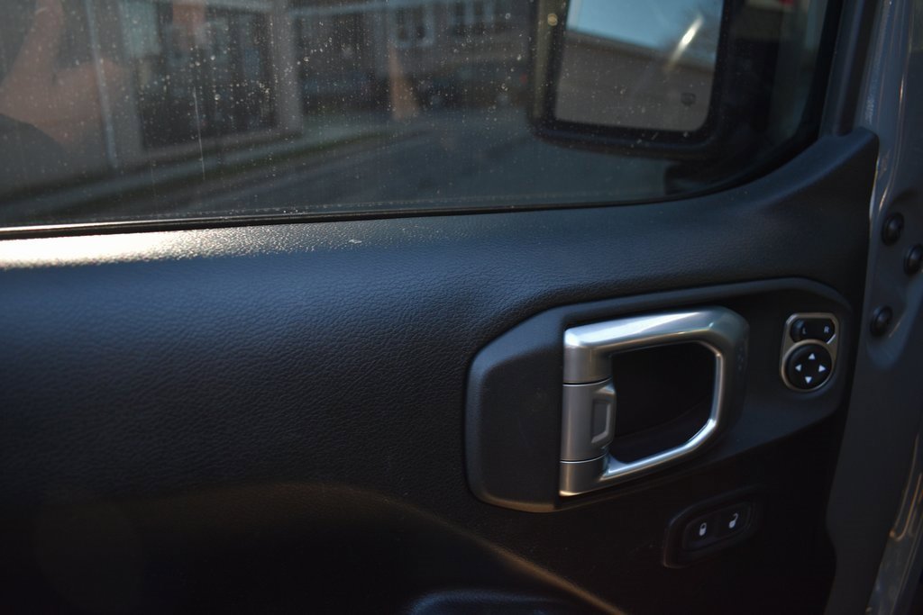 Used 2022 Jeep Gladiator Willys image 13