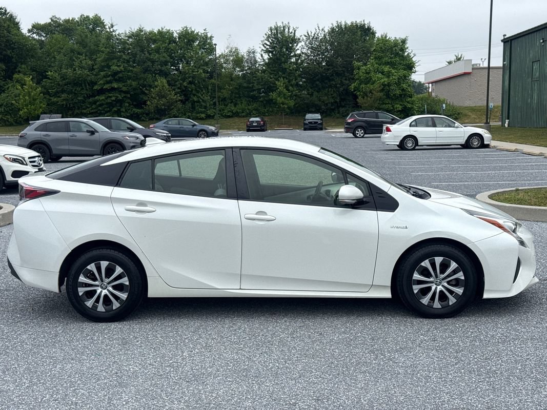 Used 2017 Toyota Prius Two FWD image 9