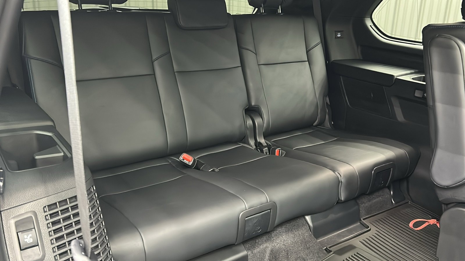 Used 2025 Toyota Sequoia Platinum image 42