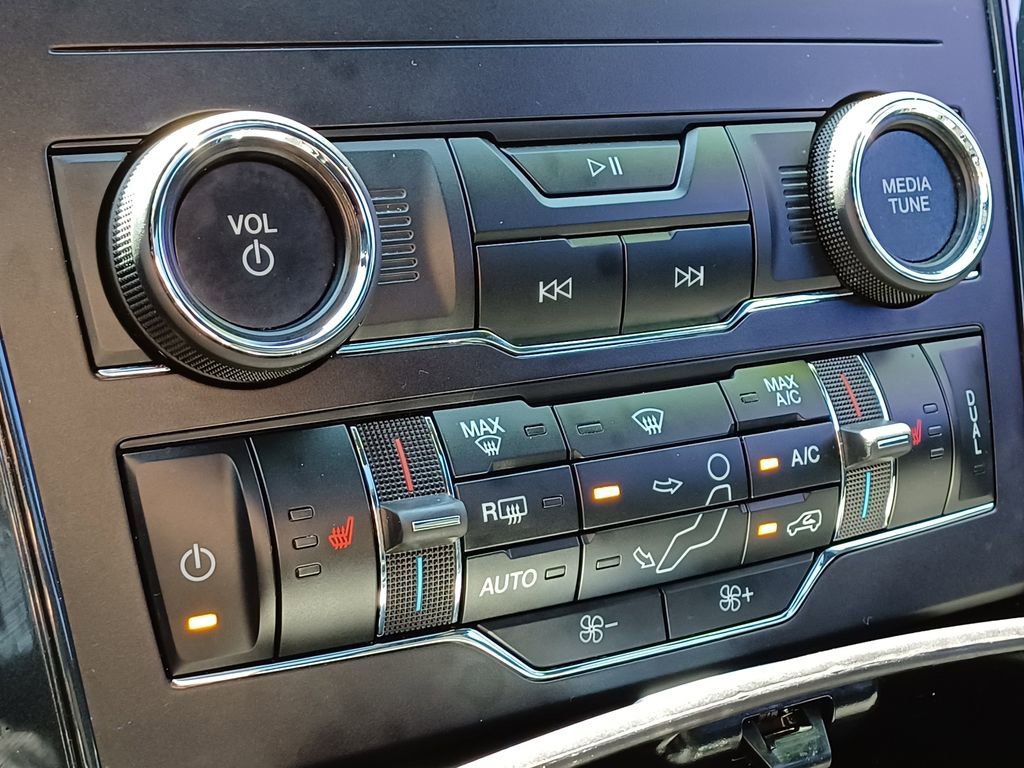 Used 2019 Ford Explorer XLT AWD/4WD image 22