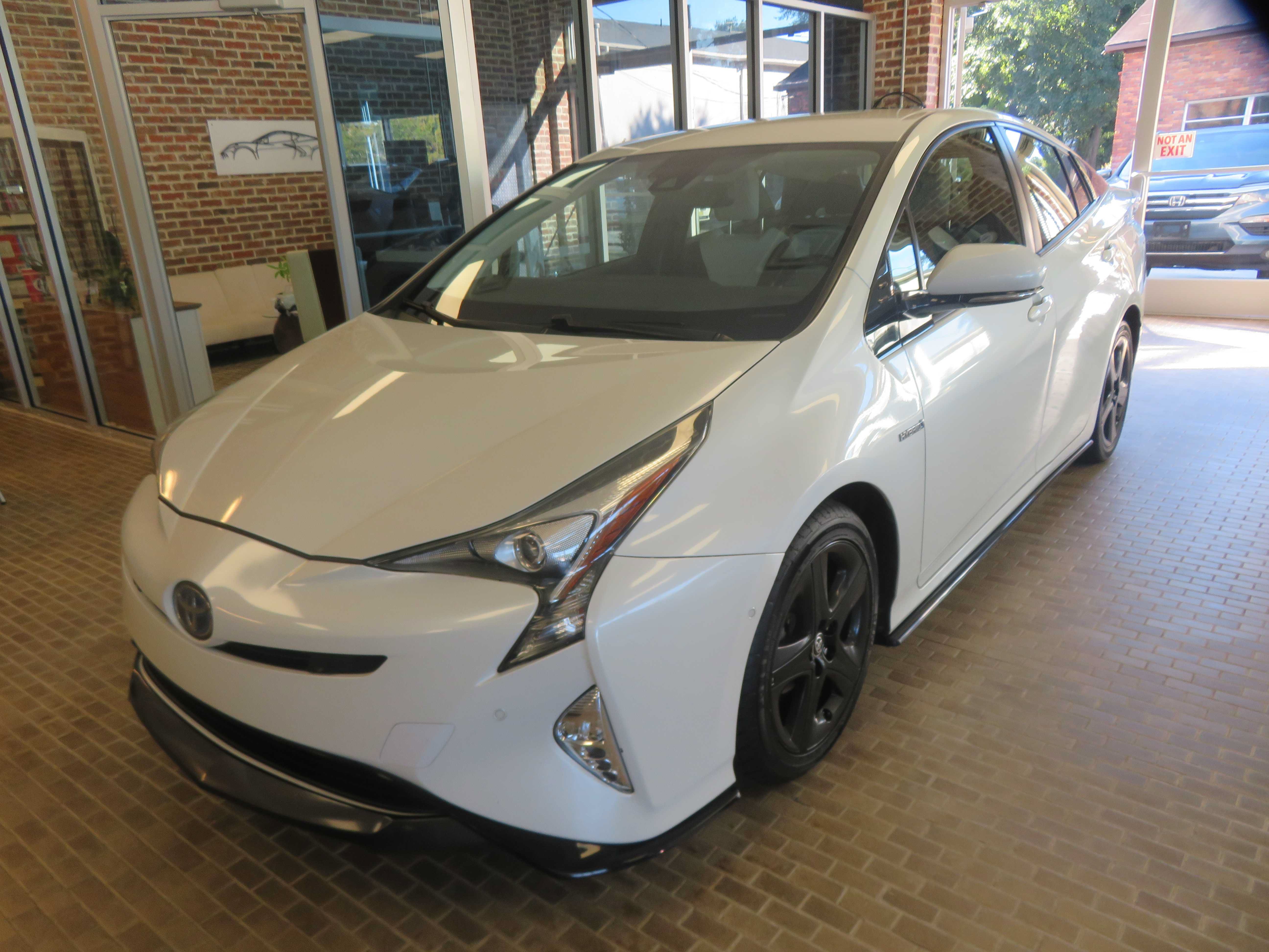 Used 2017 Toyota Prius Four Touring w/ Appearance Package FWD image 77