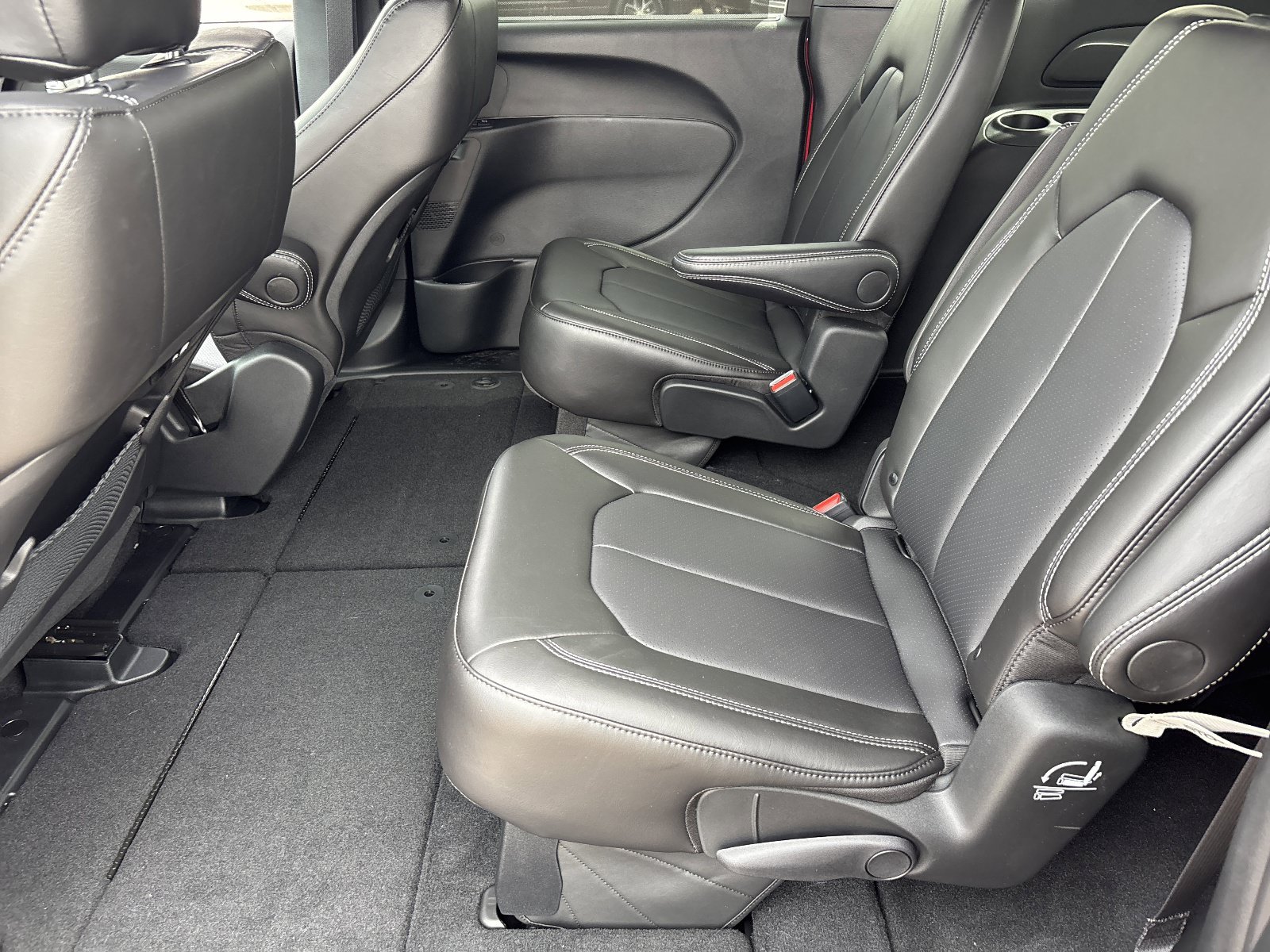 New 2026 Chrysler Pacifica Select w/ S Appearance Package FWD image 14