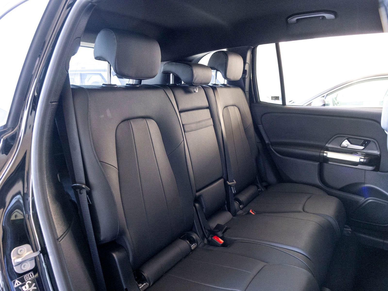 Used 2025 Mercedes-Benz GLB 250 image 23