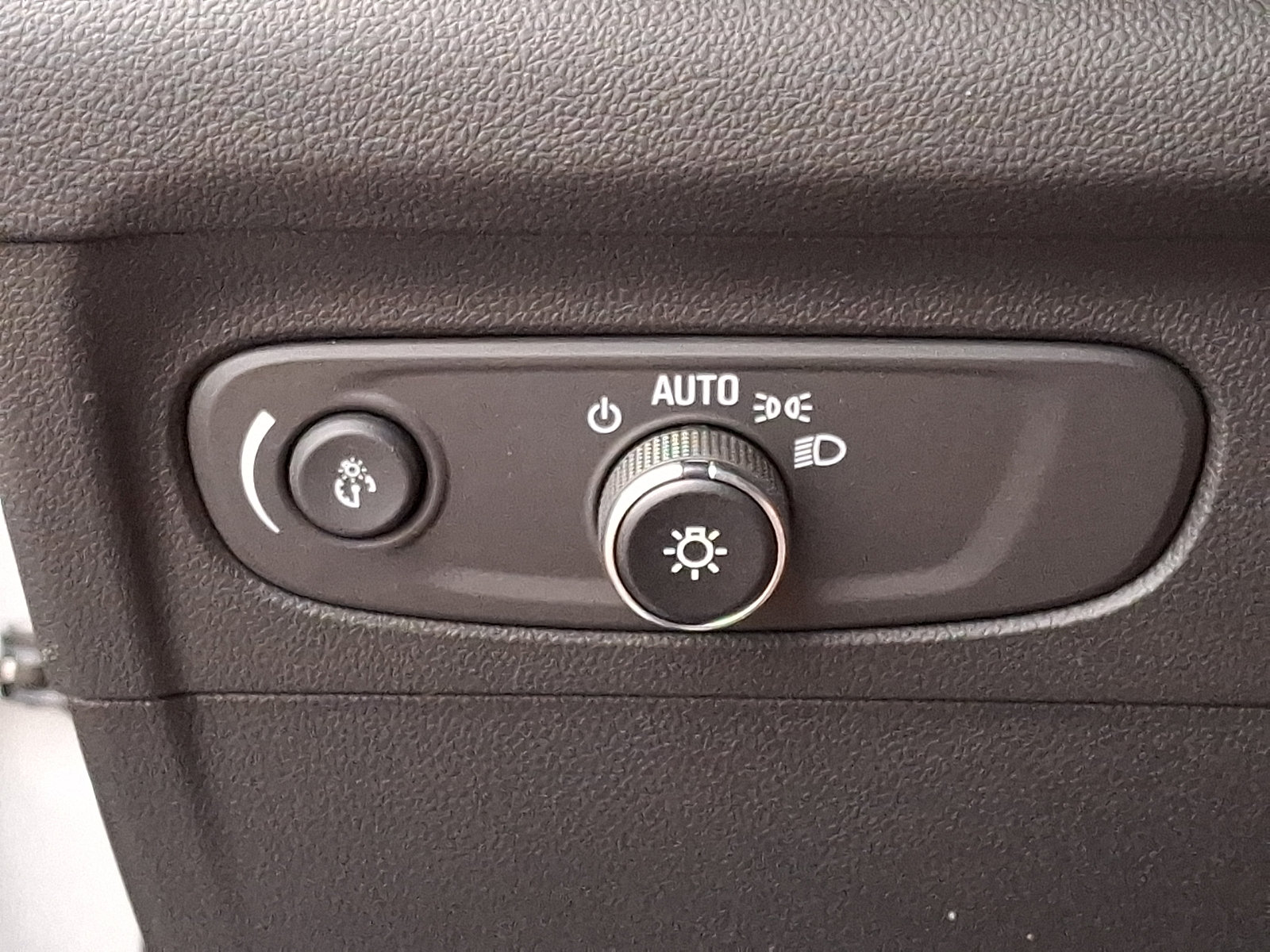 Certified 2023 Buick Envision Essence w/ Sport Touring Package AWD/4WD image 28