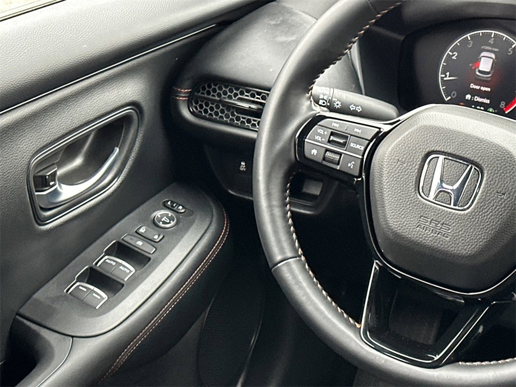 Used 2025 Honda HR-V Sport image 17