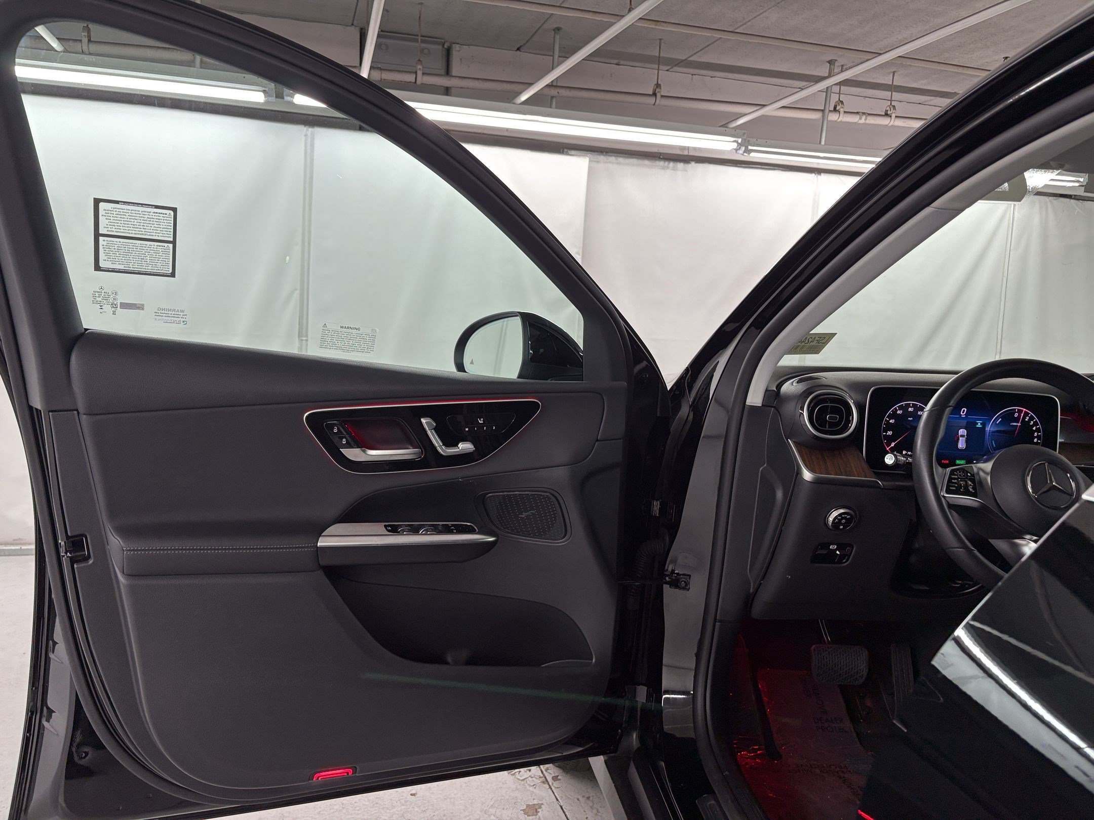 Used 2025 Mercedes-Benz GLC 350e 4MATIC image 14