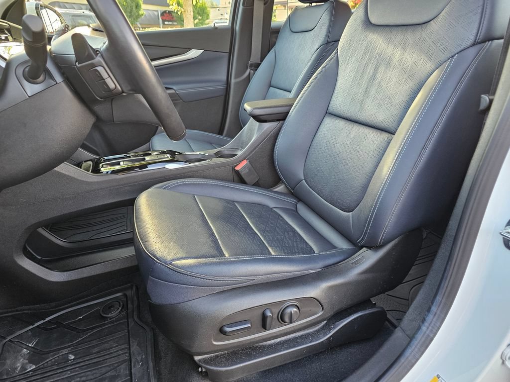 Used 2023 Chevrolet Bolt EUV LT FWD image 24