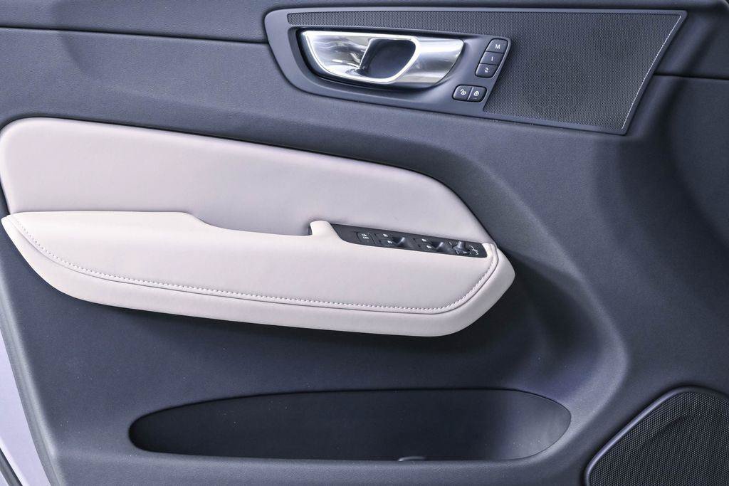 New 2026 Volvo XC60 B5 Plus w/ Protection Package Premier AWD/4WD image 6