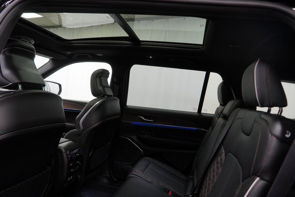 New 2025 Jeep Grand Cherokee L Summit w/ Obsidian Package image 18