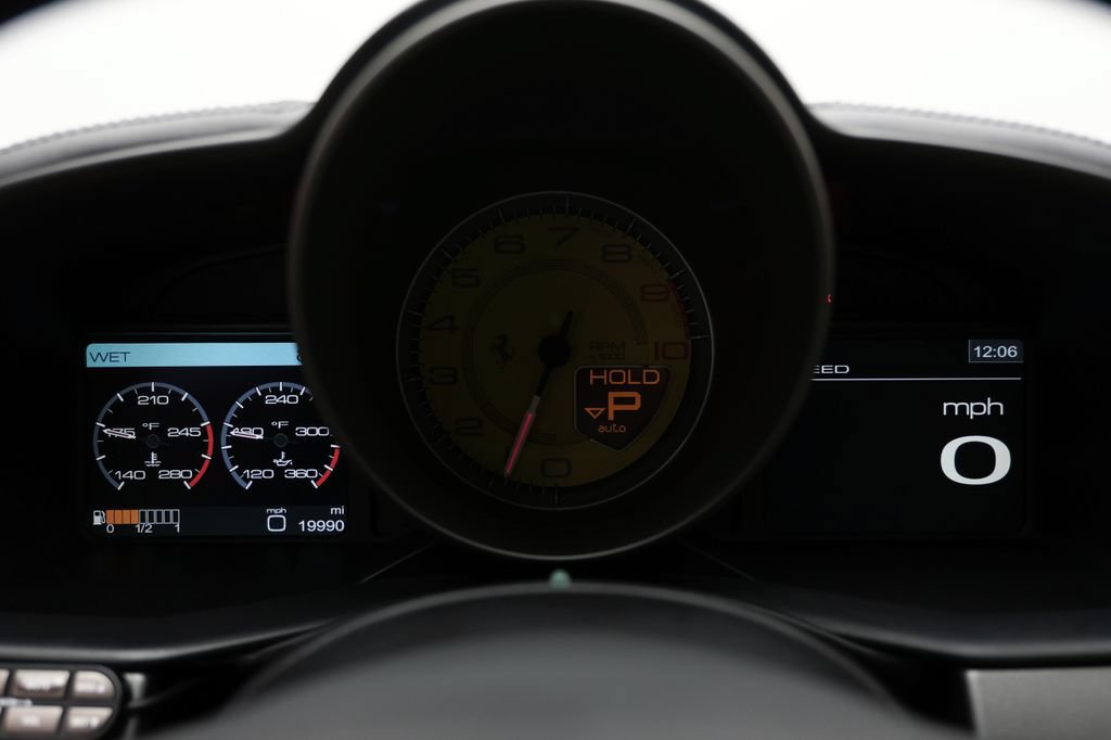 Used 2014 Ferrari 458 Spider RWD image 26