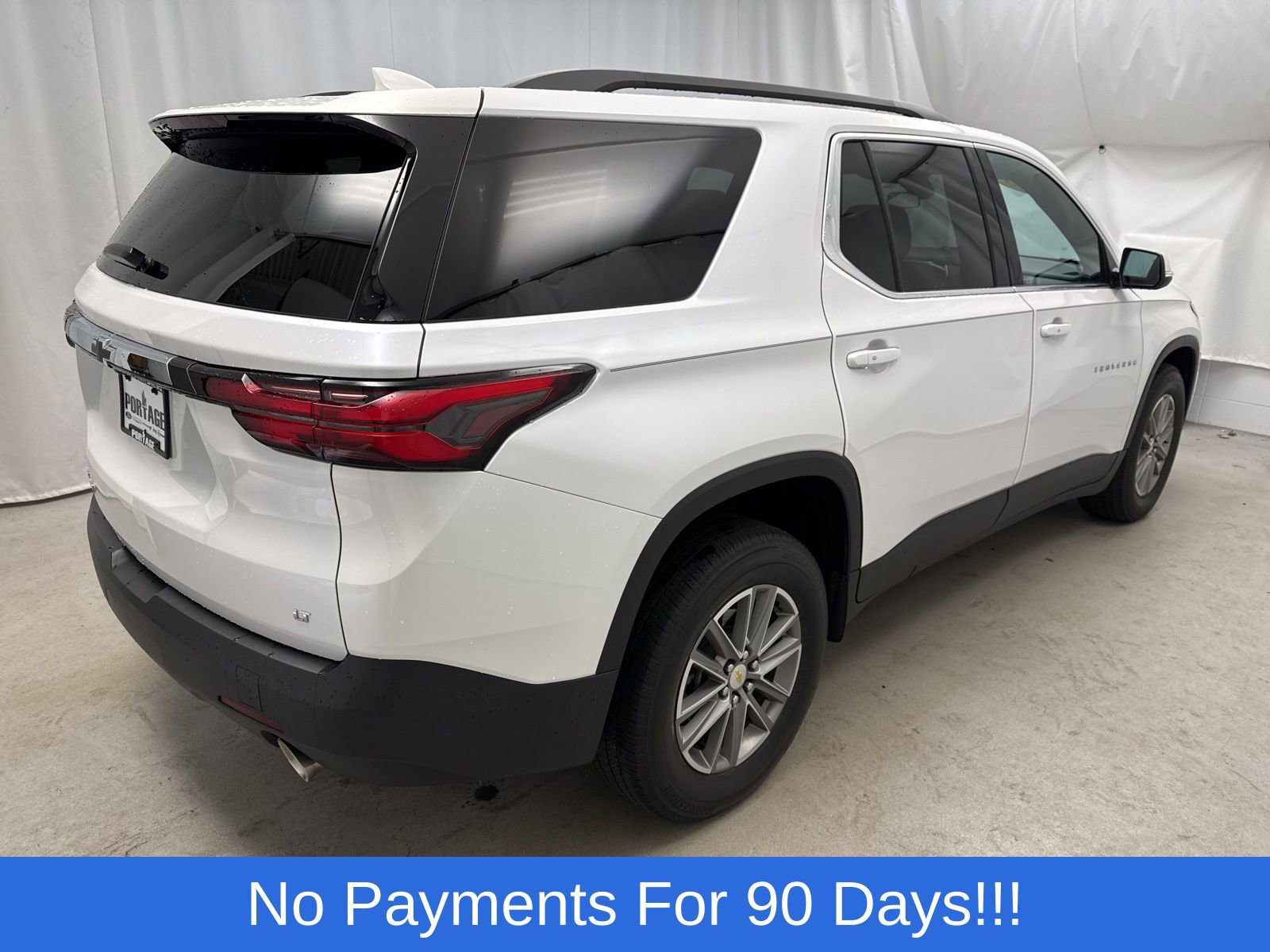 Used 2023 Chevrolet Traverse LT image 3