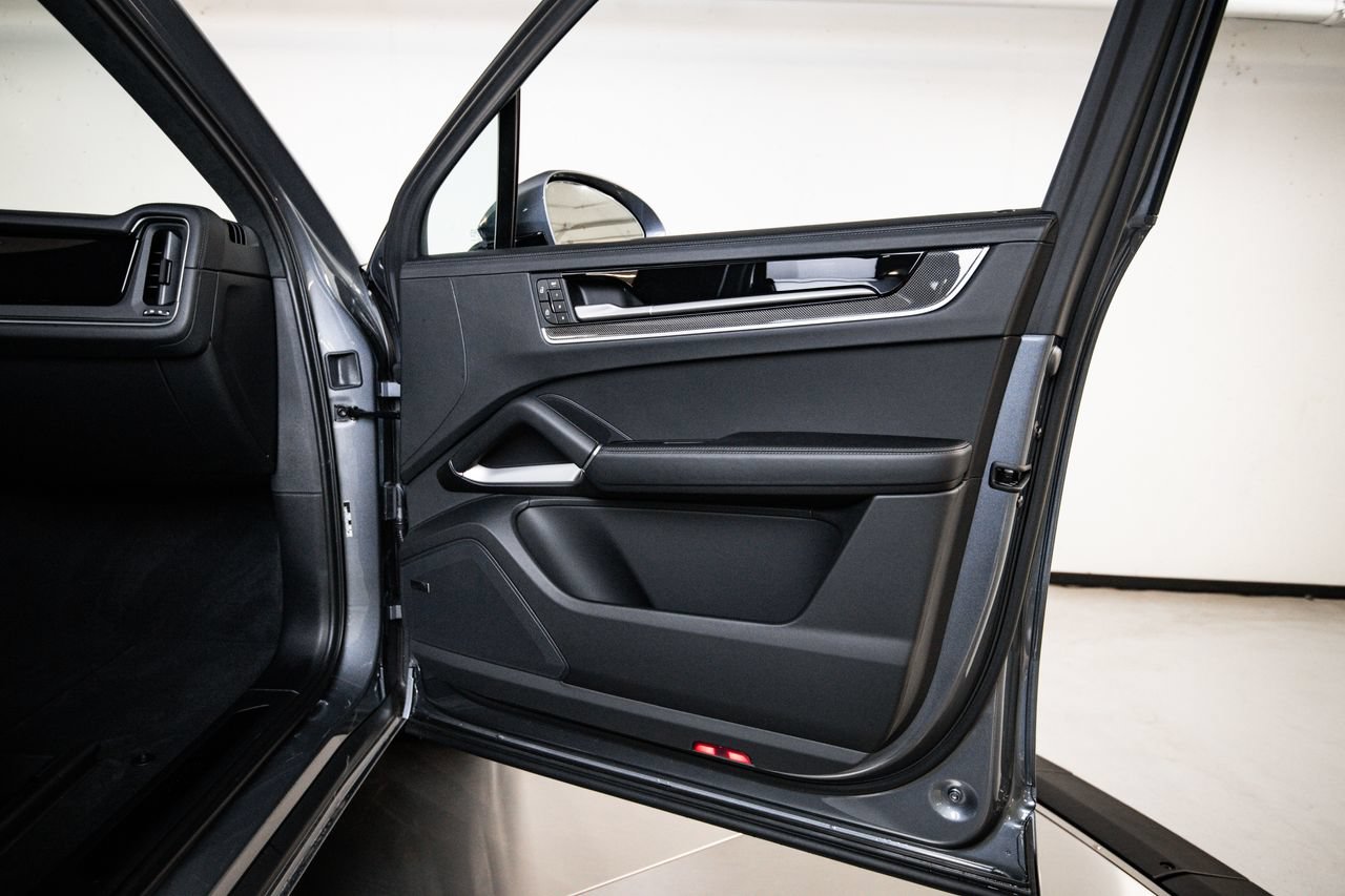 New 2026 Porsche Cayenne GTS AWD/4WD image 27