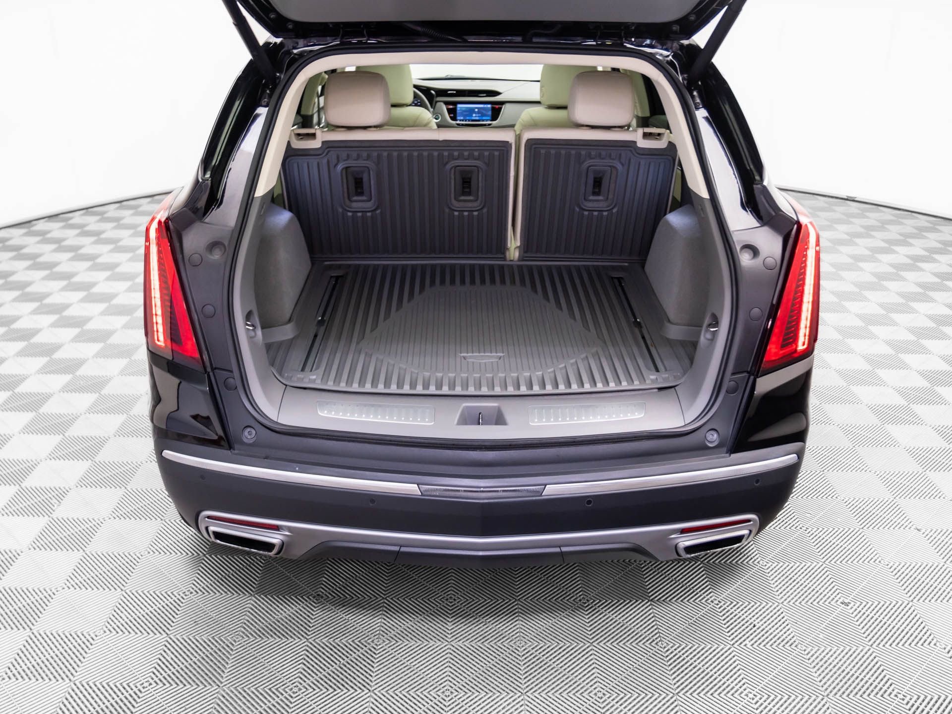 Certified 2025 Cadillac XT5 Premium Luxury w/ LPO, Floor Liner Package image 35