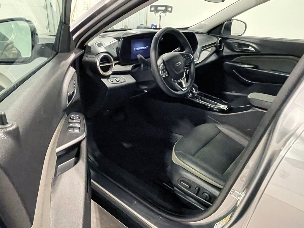 Used 2025 Chevrolet Trax ACTIV image 17