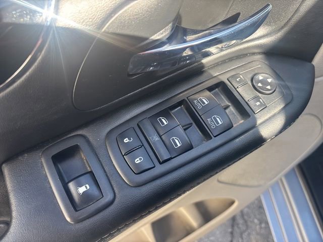Used 2019 Dodge Grand Caravan SXT FWD image 14