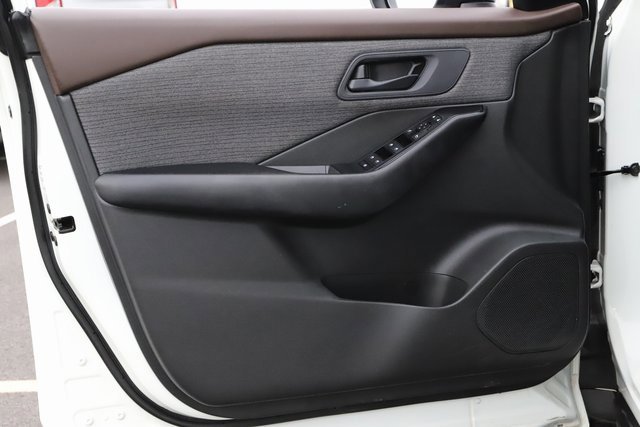 Used 2023 Nissan Rogue S image 16