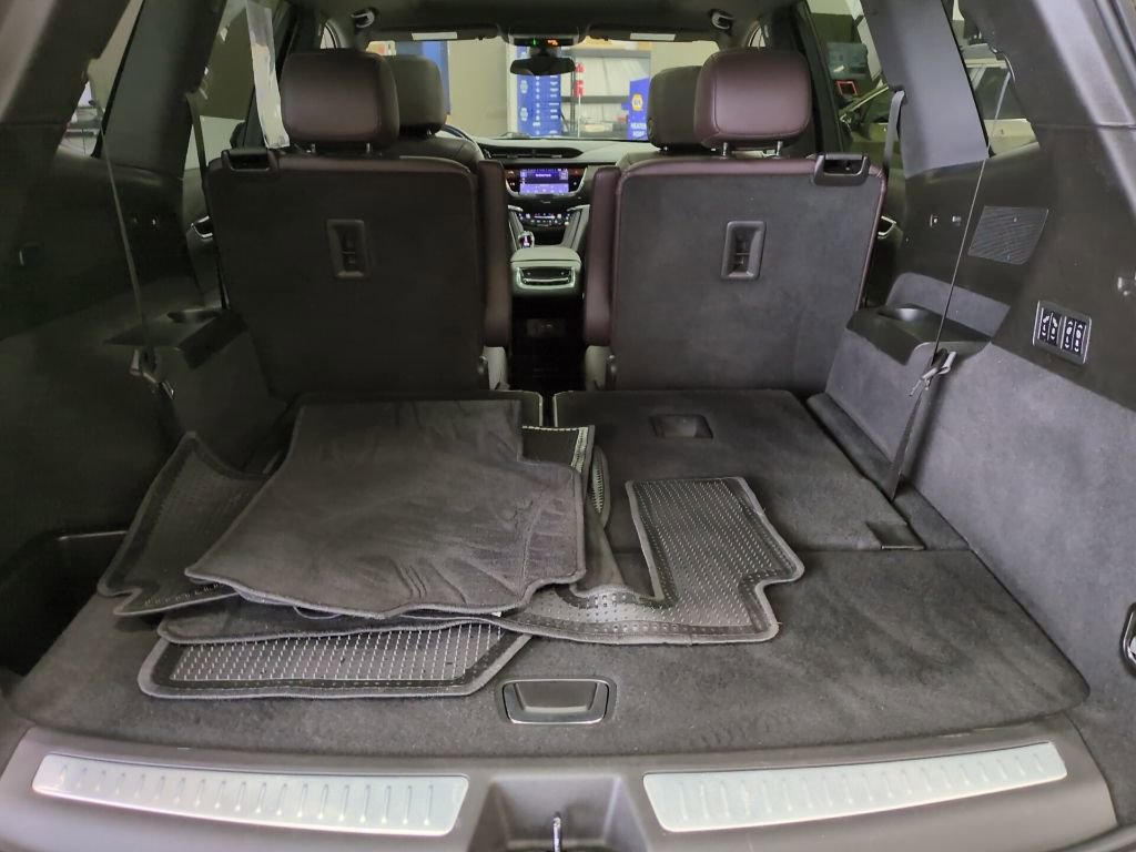 Used 2023 Cadillac XT6 Premium Luxury image 13