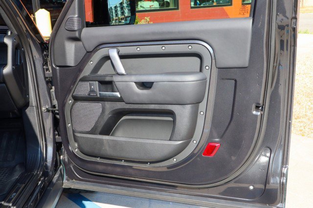 Used 2023 Land Rover Defender 90 V8 image 21